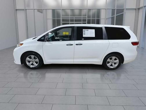 2020 Toyota Sienna SE