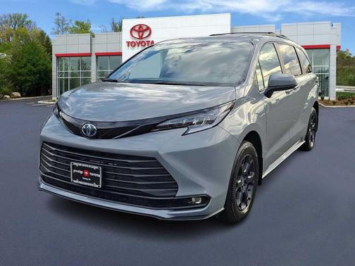 2025 Toyota Sienna Woodland Edition