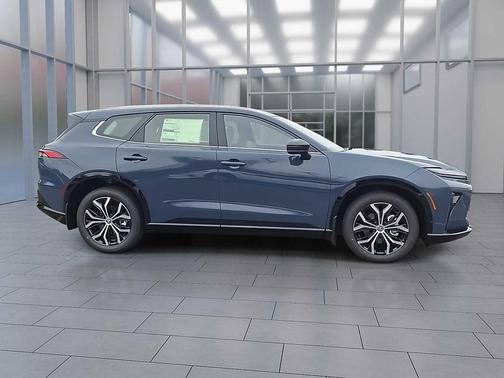 2025 Toyota Crown Signia XLE