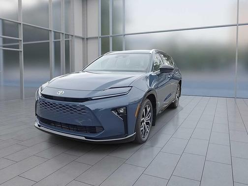 2025 Toyota Crown Signia XLE