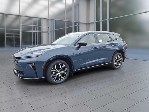 2025 Toyota Crown Signia XLE