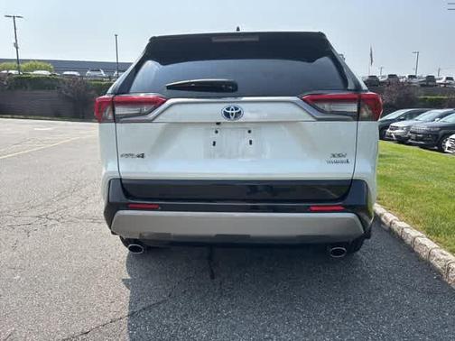 2022 Toyota RAV4 Hybrid SE