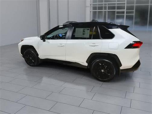 2022 Toyota RAV4 Hybrid SE