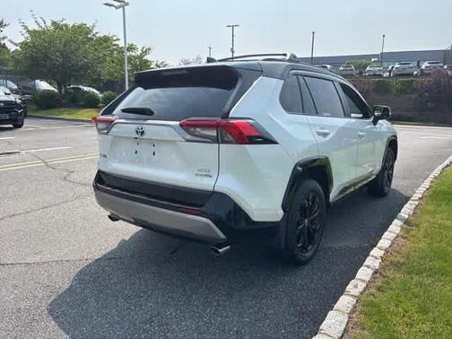 2022 Toyota RAV4 Hybrid SE