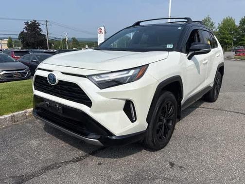 2022 Toyota RAV4 Hybrid SE