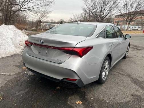 2019 Toyota Avalon Hybrid XLE