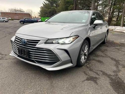 2019 Toyota Avalon Hybrid XLE