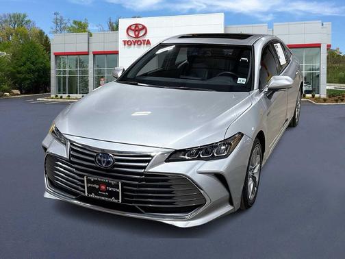 2019 Toyota Avalon Hybrid XLE