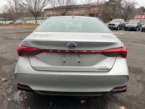 2019 Toyota Avalon Hybrid XLE