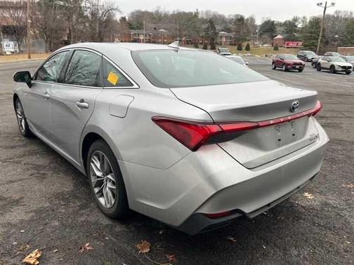 2019 Toyota Avalon Hybrid XLE