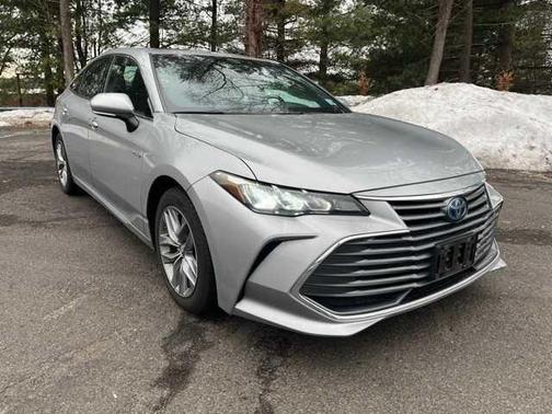 2019 Toyota Avalon Hybrid XLE