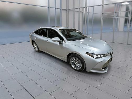 2019 Toyota Avalon Hybrid XLE