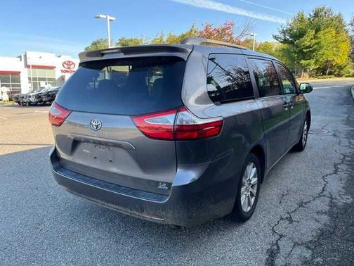 2017 Toyota Sienna LE