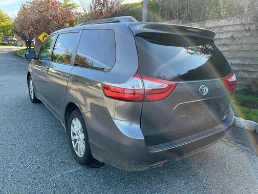 2017 Toyota Sienna LE