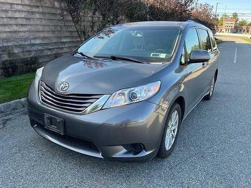 2017 Toyota Sienna LE