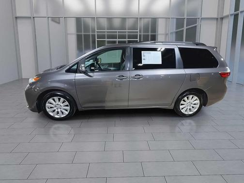 2017 Toyota Sienna LE