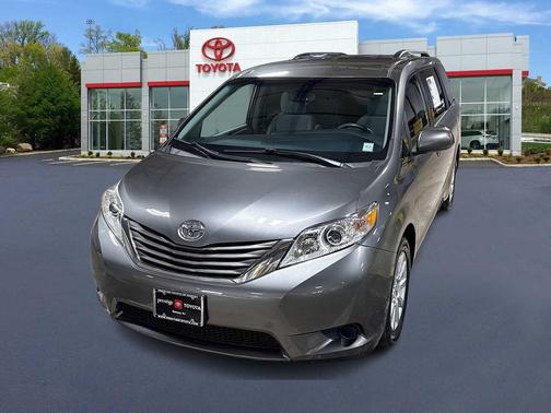 2017 Toyota Sienna LE