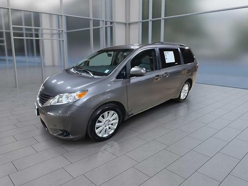 2017 Toyota Sienna LE