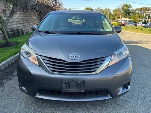 2017 Toyota Sienna LE