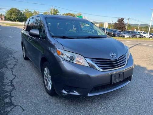 2017 Toyota Sienna LE