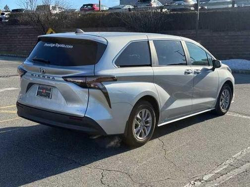 2025 Toyota Sienna XLE