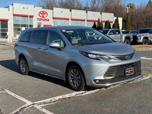 2025 Toyota Sienna XLE