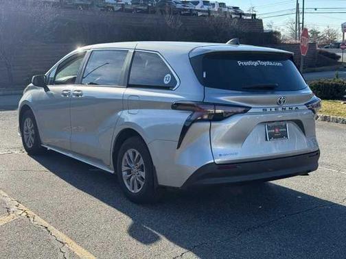 2025 Toyota Sienna XLE