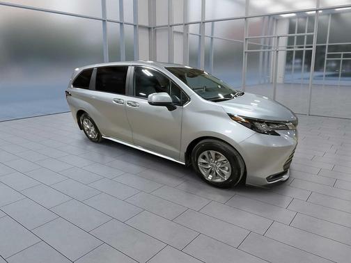 2025 Toyota Sienna XLE
