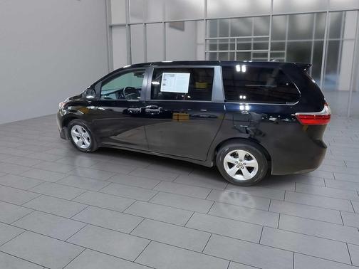 2020 Toyota Sienna SE
