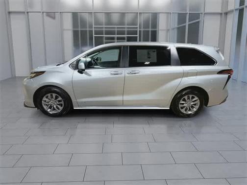 2021 Toyota Sienna LE
