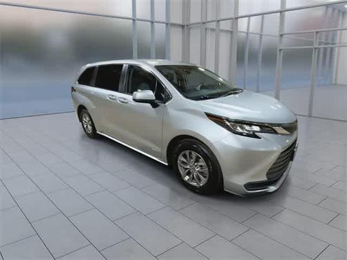 2021 Toyota Sienna LE