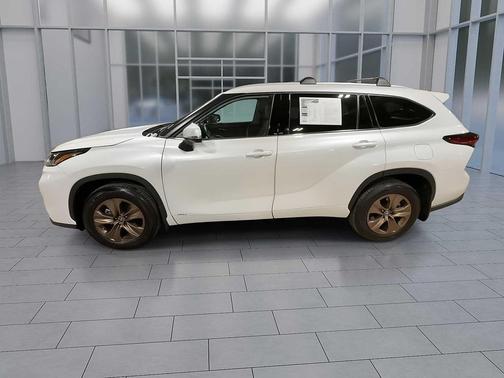 2022 Toyota Highlander Hybrid XLE