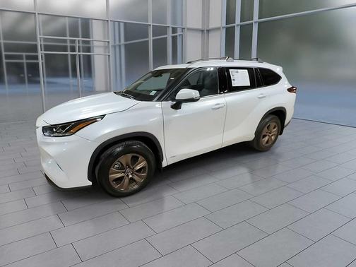 2022 Toyota Highlander Hybrid XLE