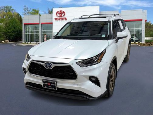 2022 Toyota Highlander Hybrid XLE