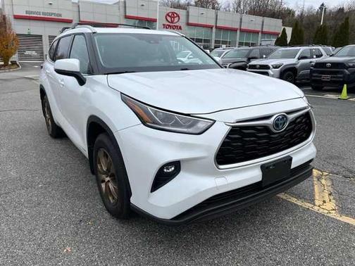 2022 Toyota Highlander Hybrid Bronze Edition