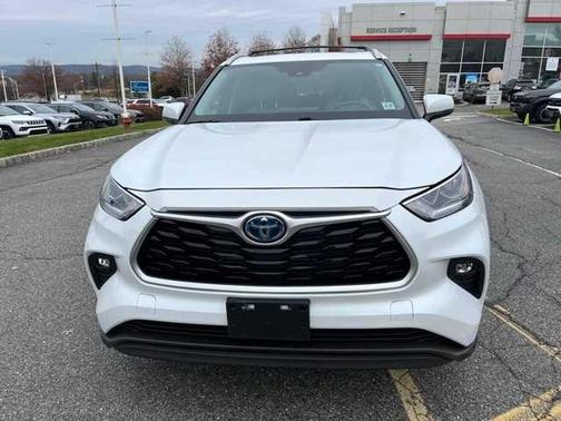 2022 Toyota Highlander Hybrid Bronze Edition