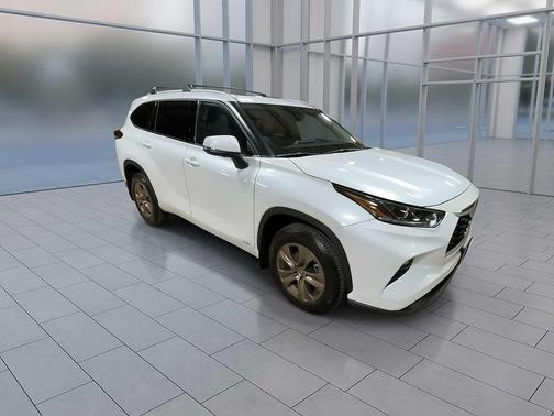 2022 Toyota Highlander Hybrid XLE