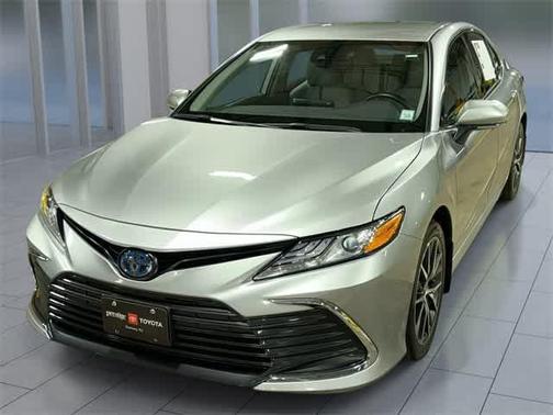 2023 Toyota Camry Hybrid XLE
