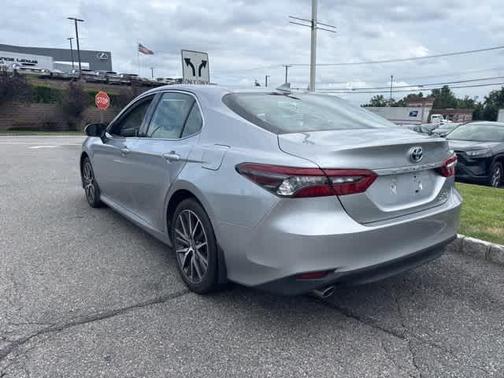 2023 Toyota Camry Hybrid XLE
