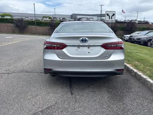 2023 Toyota Camry Hybrid XLE