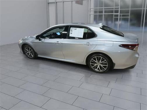 2023 Toyota Camry Hybrid XLE
