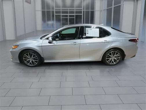 2023 Toyota Camry Hybrid XLE