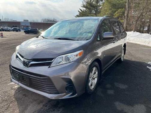 2020 Toyota Sienna LE