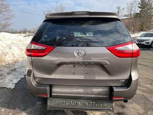 2020 Toyota Sienna LE