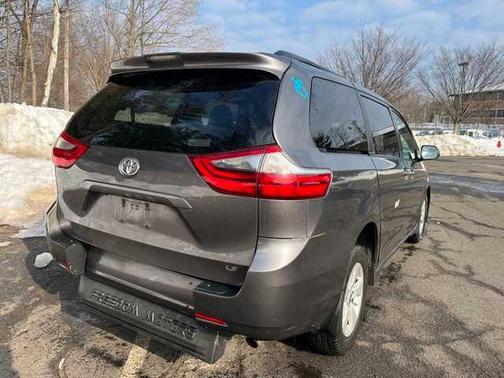 2020 Toyota Sienna LE