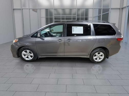 2020 Toyota Sienna LE