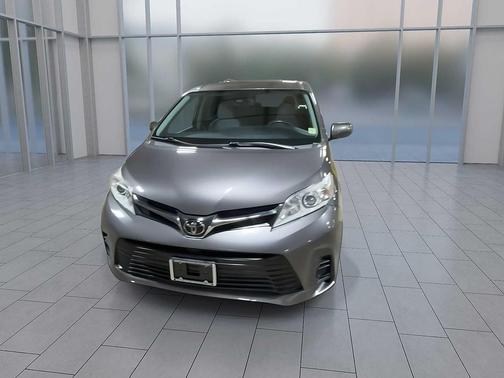 2020 Toyota Sienna LE