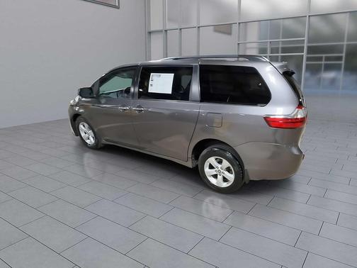 2020 Toyota Sienna LE