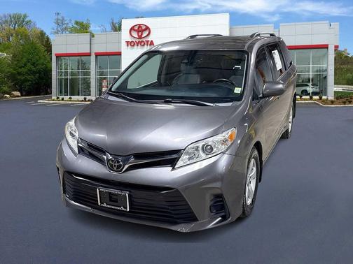 2020 Toyota Sienna LE