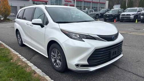 2024 Toyota Sienna XLE